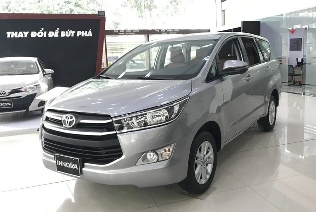 TOYOTA   INNOVA